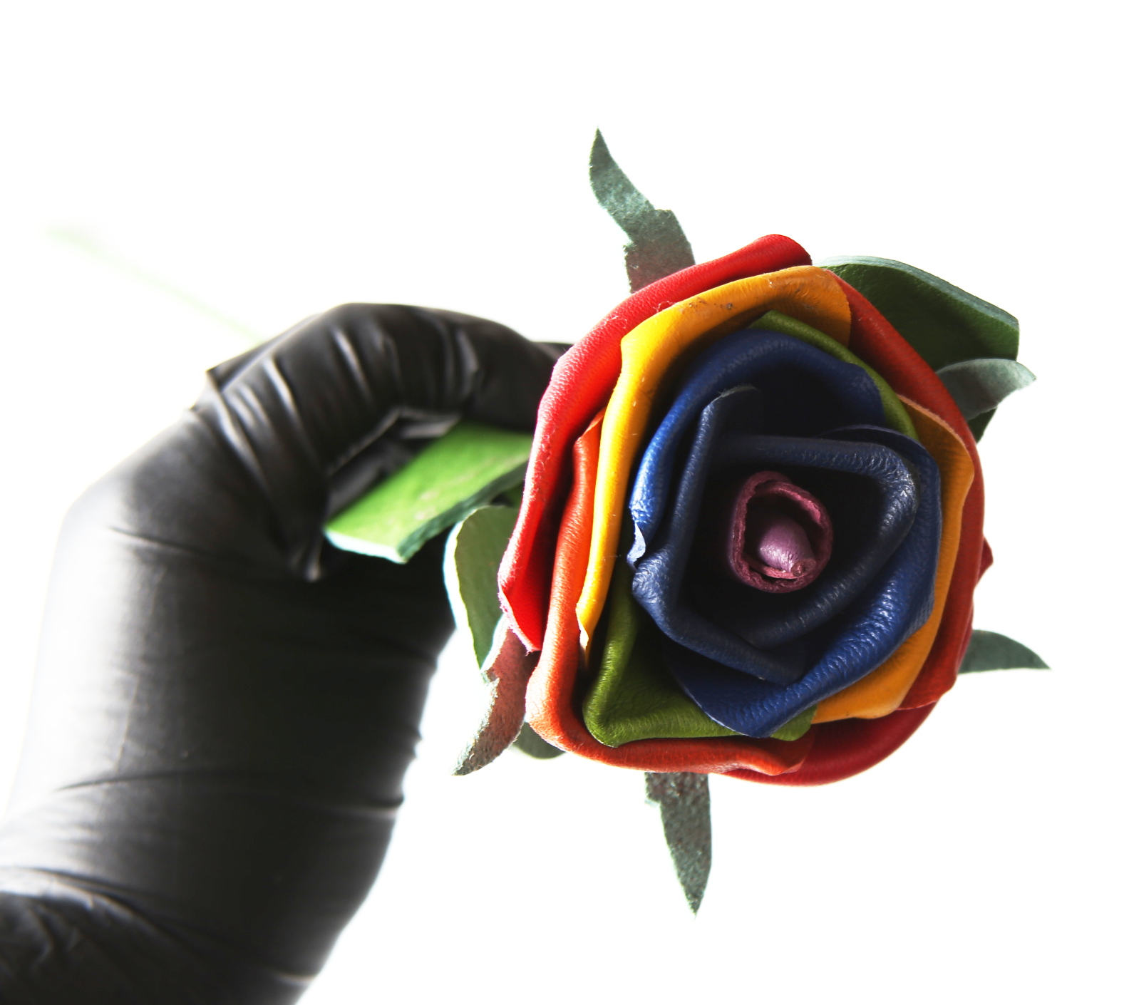 Leder Rose - Regenbogen - grüne Blätter